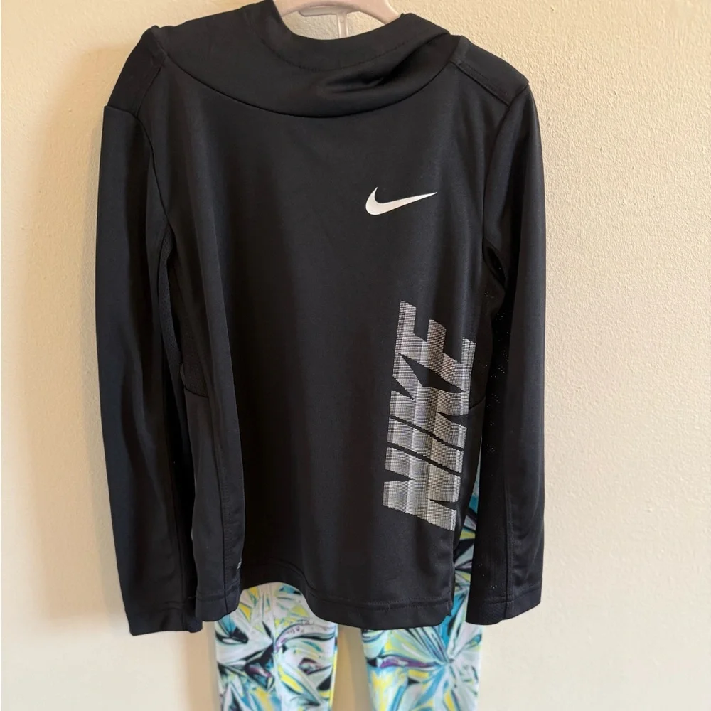 Nike Girls Hoodie with Vibrant Patterned Leggings Set - Picture 2 of 4